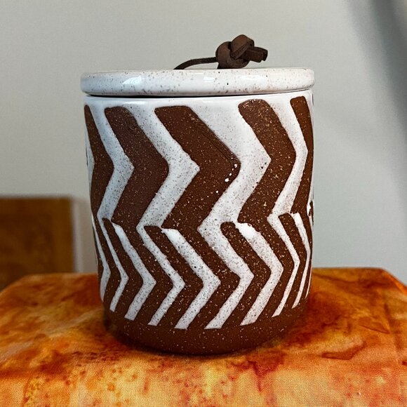 Handmade White &Terra Cotta Textured Zig Zag Pottery Canister with Lid - Picture 3 of 8